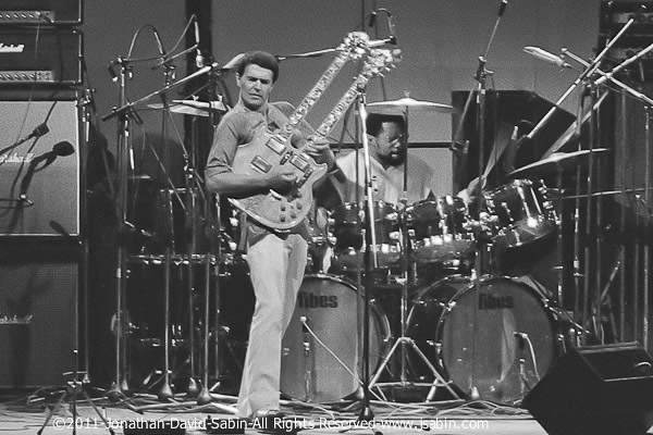 John_McLaughlin_Mahavishnu_Orchestra_NYC_1974_copyright_Jonathan_David_Sabin_All_Rights_Reserved_04